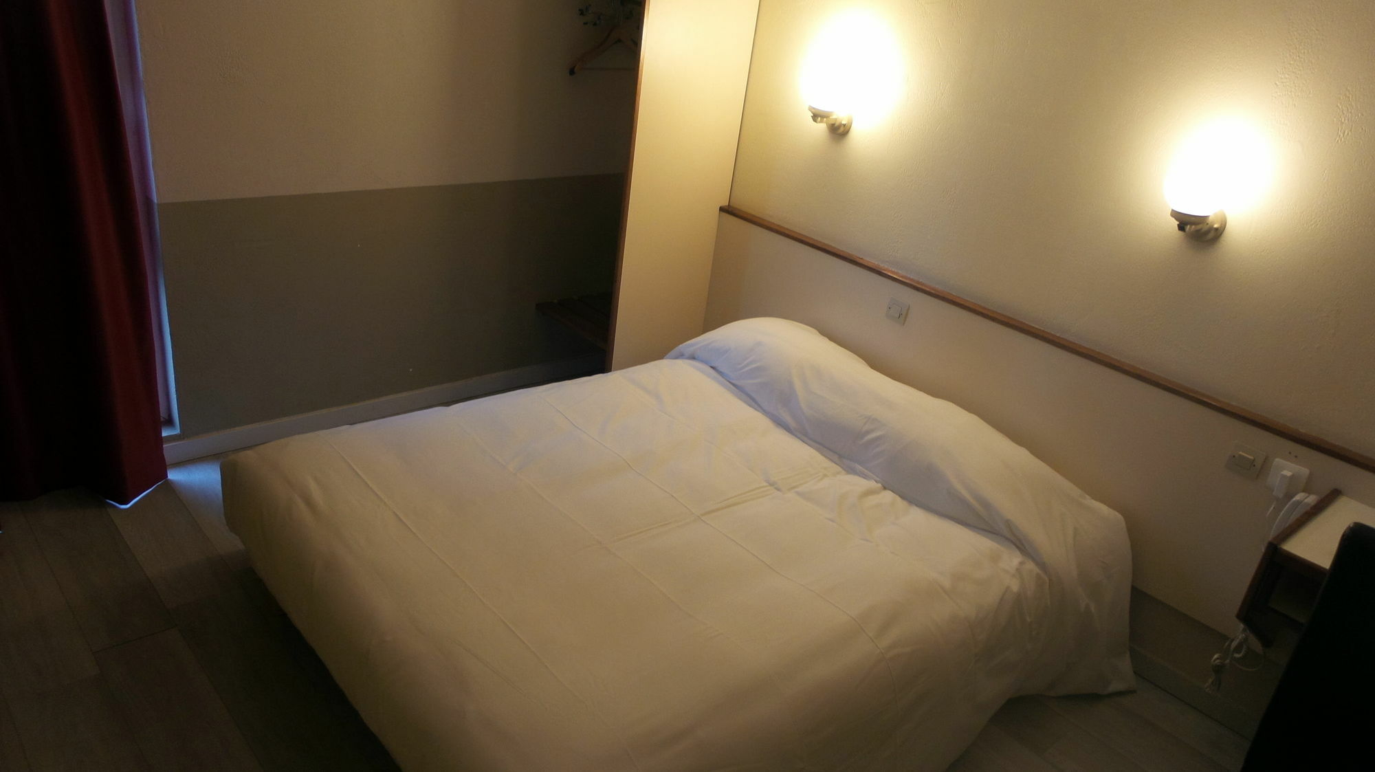 Hotel Crocus Caen Memorial ภายนอก รูปภาพ