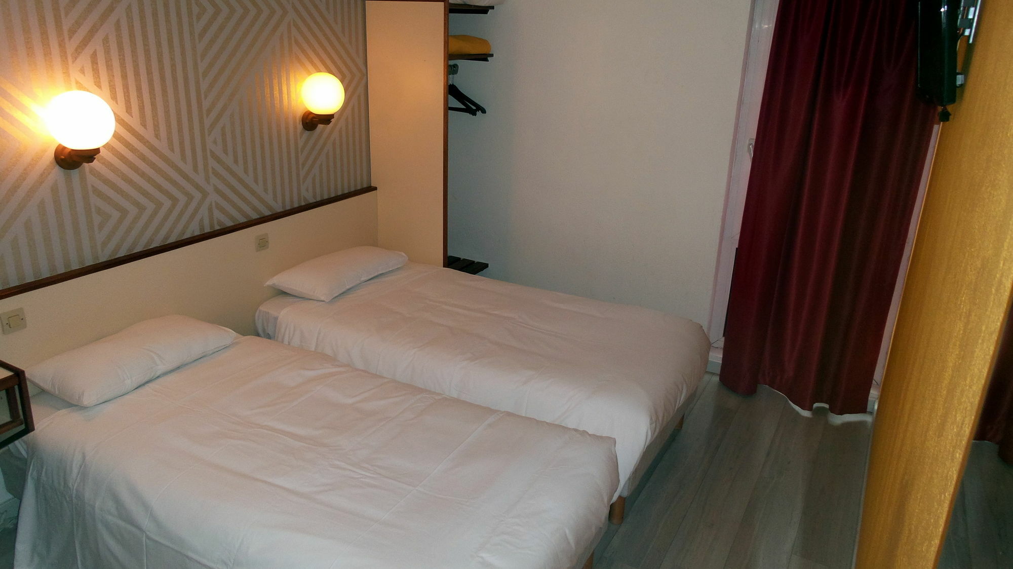 Hotel Crocus Caen Memorial ภายนอก รูปภาพ