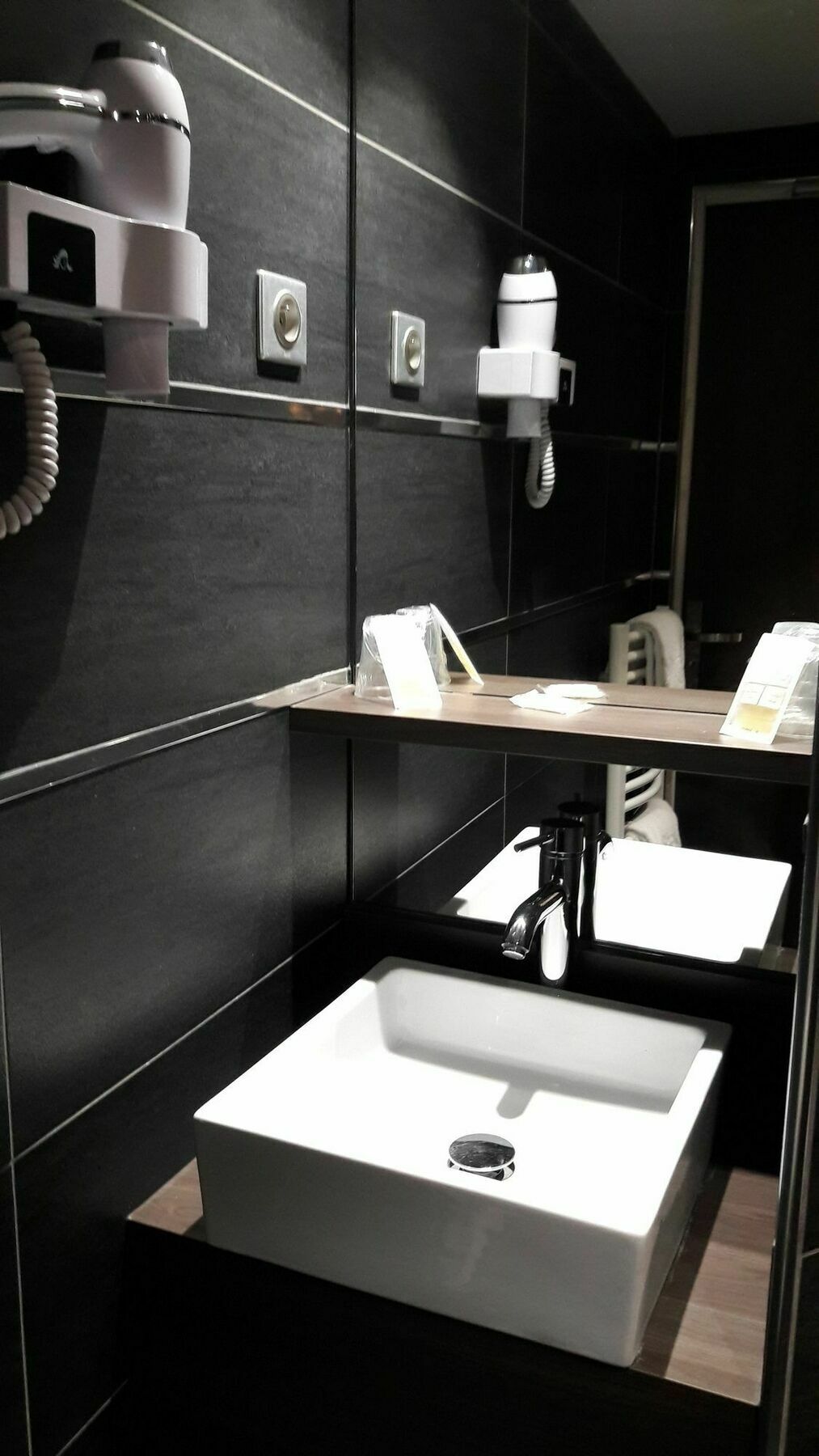Hotel Crocus Caen Memorial ภายนอก รูปภาพ